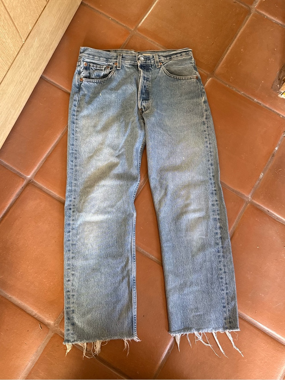 Vintage Levi’s 501 Light Wash Raw Hem Jeans W32 L32